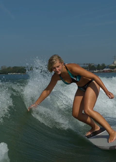 Surfer le Rhin au milieu des péniches