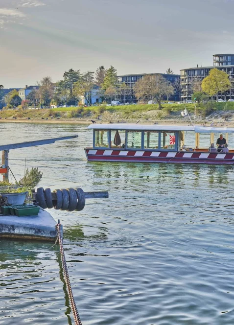 Traversée du Rhin avec un bac téléphérique